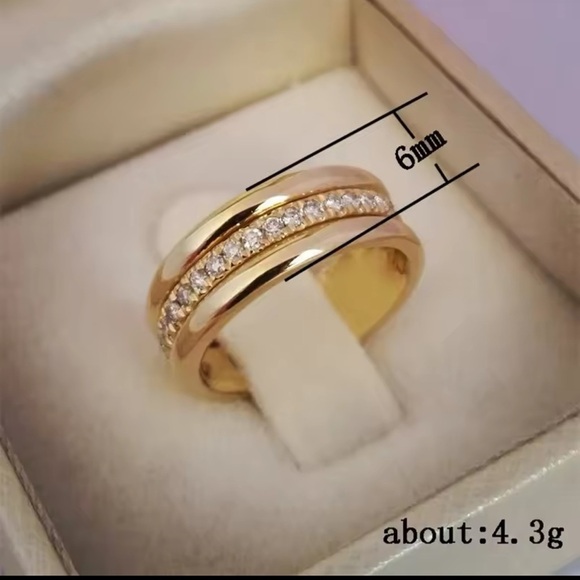 NWT Gold Tone Wedding Band - Picture 2 of 6